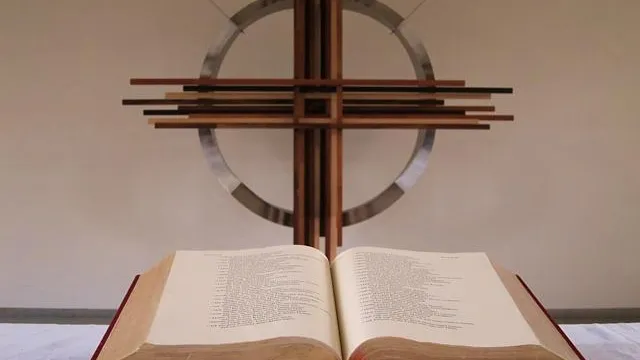 Bibel und Kreuz &mdash; Kreuzlingen (Foto: Werner N&auml;f)