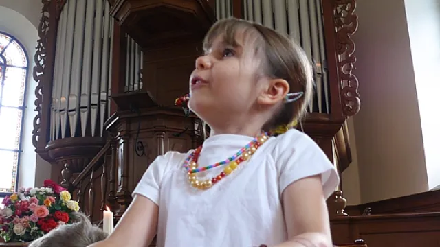 Die Orgel und das Mädchen (Foto: Werner Näf) Die Orgel und das Mädchen (Foto: Werner Näf)