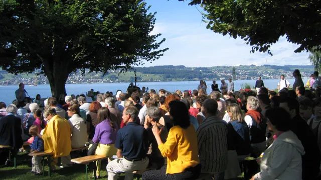Familiengottesdienst im Freien (Foto: Kirchgemeinde Stäfa) Familiengottesdienst im Freien (Foto: Kirchgemeinde Stäfa)